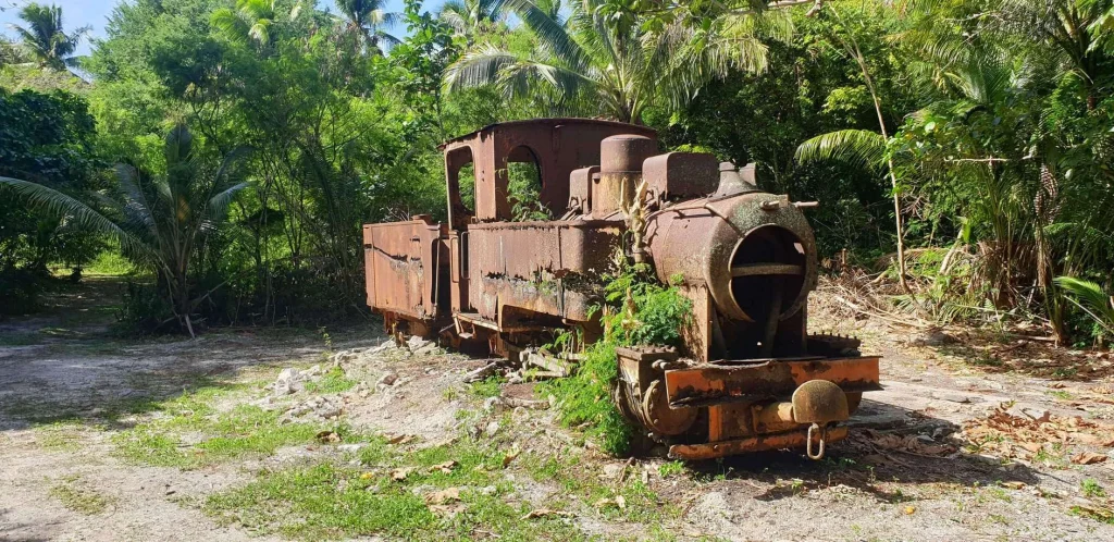 Une épave de locomotive ©_MAKATEA Escalade