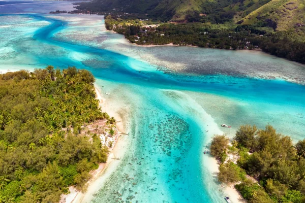 Aerial view of Moorea lagoon © Stéphane Mailion Photography